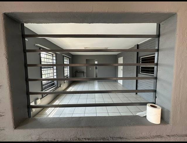 INDUSTRIAL PROPERTY TO RENT IN HALFWAY HOUSE